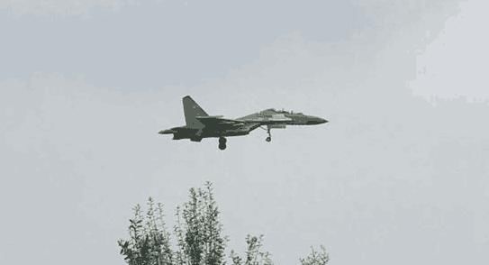 中国空军5支歼16部队曝光 最强组合列装东西两