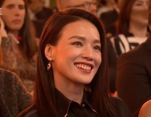 黄渤长达14分钟脱口秀,戏谑王宝强,调侃两大女