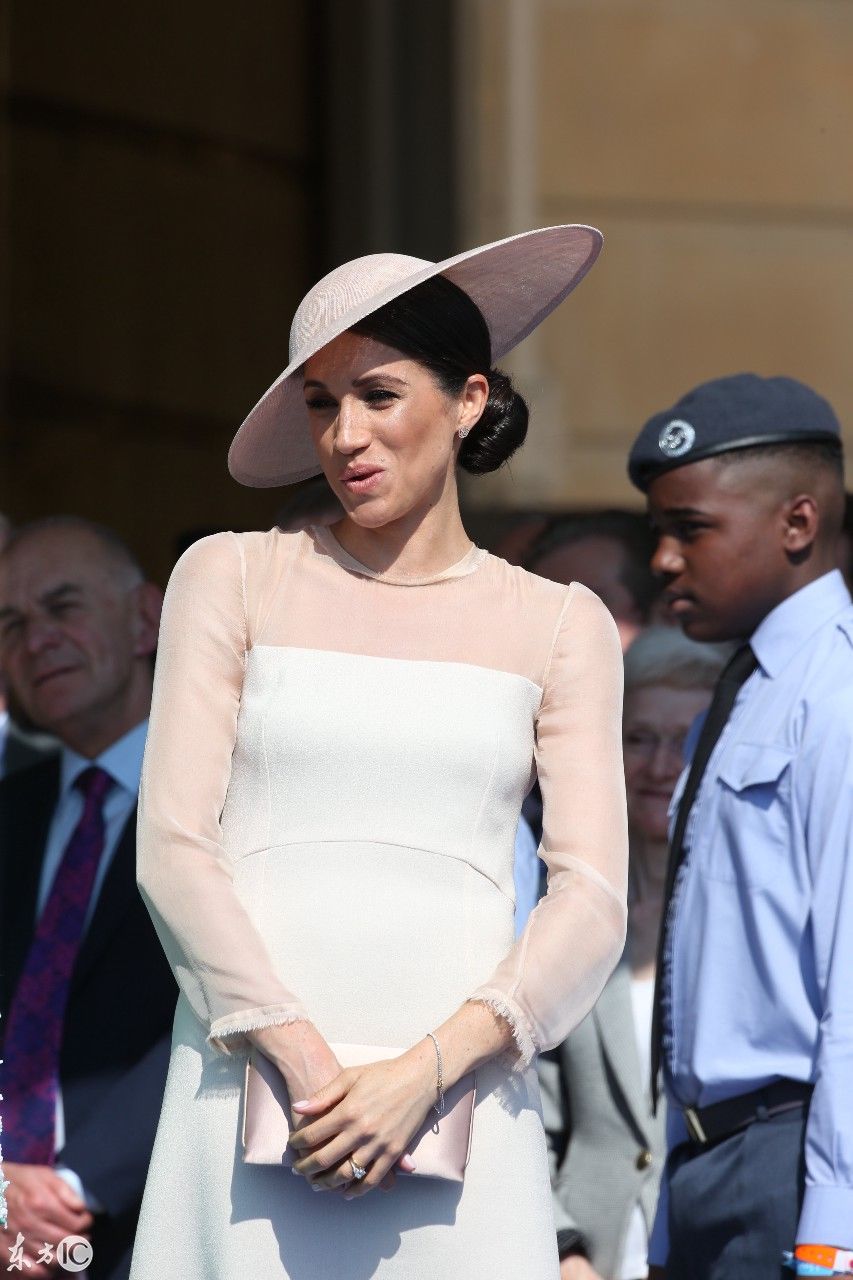 在查尔斯王子的生日派对上,婆婆卡米拉与儿媳