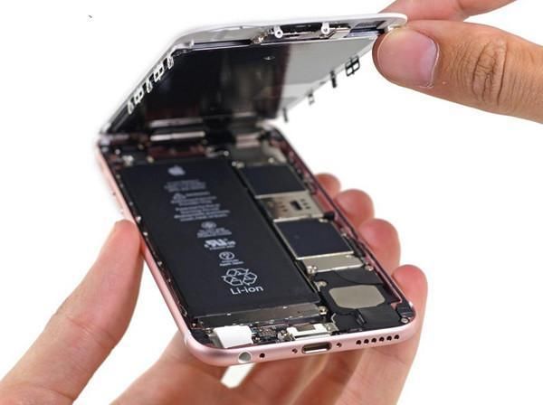 iPhone降级通道关闭电池型号短缺 苹果究竟要