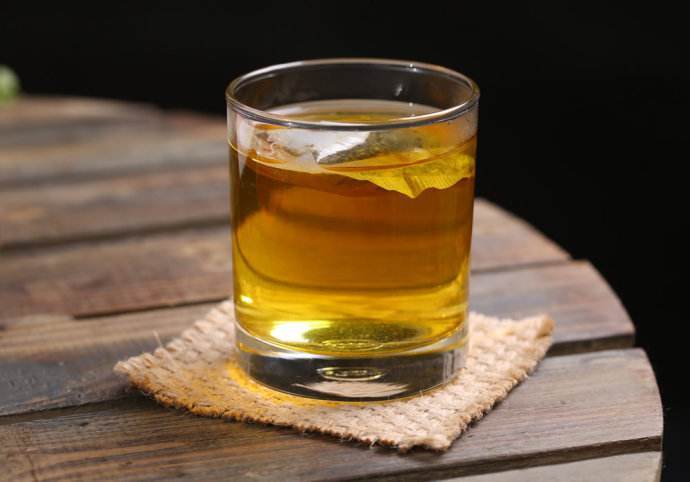 大蒜别再生吃了!用它泡一泡,补肾又养肝,55岁的