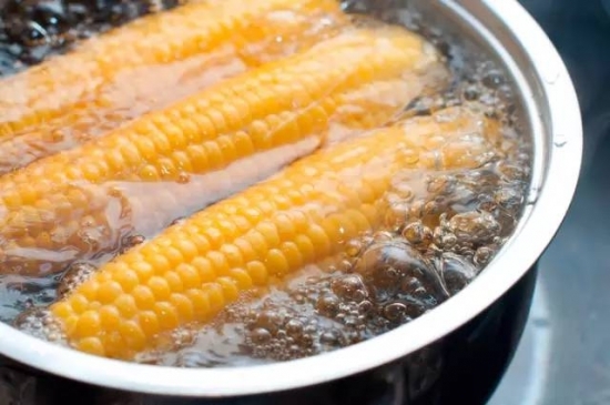 煮玉米时加点它,味道好到不得了!