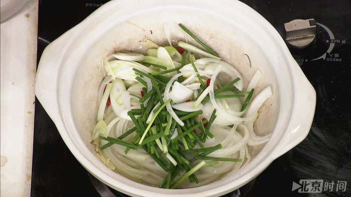 《养生厨房》三葱焗鲍鱼做法揭秘 《养生厨房》三葱焗鲍鱼做法揭秘