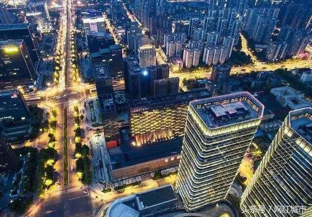 到重庆旅游好玩还是成都好玩?