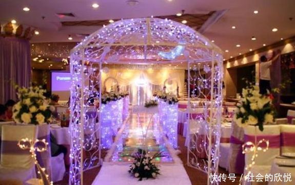 新婚洞房之夜婚房着火,儿媳穿着睡衣跑出房间