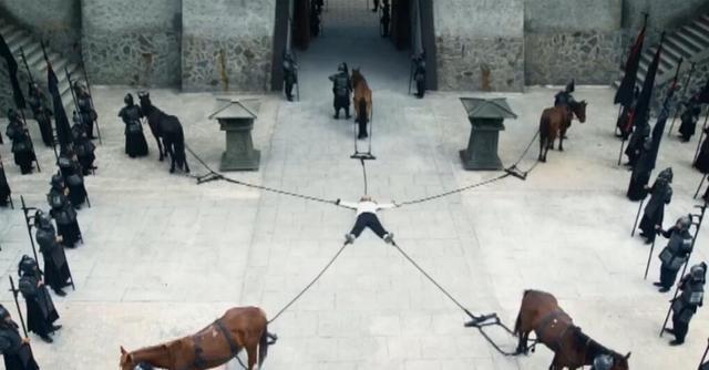 五马分尸?男子被4摩托拉24秒破纪录 五马分尸?男子被4摩托拉24秒破纪录