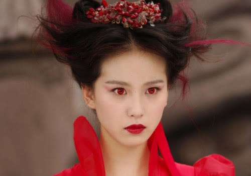 赵丽颖、刘诗诗、李沁黑化都是红衣服,而她却