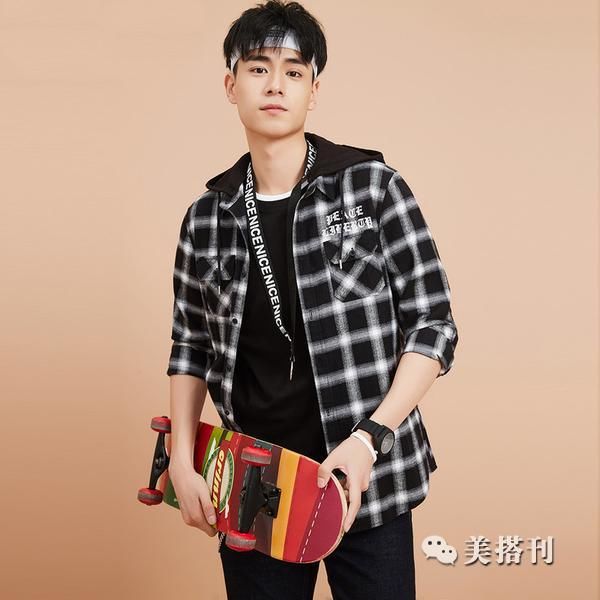 连帽卫衣多种叠穿,塑造型格满满潮男范儿