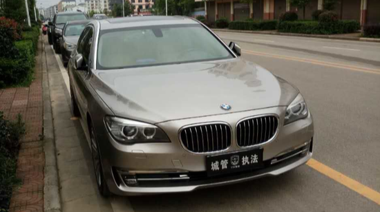 网传云南城管开宝马执法?回应:绝无宝马,最好的车是宝骏 网传云南城管开宝马执法?回应:绝无宝马,最好的车是宝骏