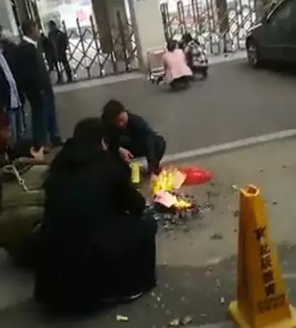 安徽一中学生凌晨在寝室内死亡!生前玩手机发