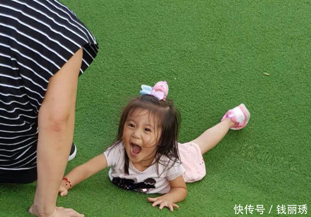 修杰楷即将全面复出,贾静雯放假一人顾三孩,全