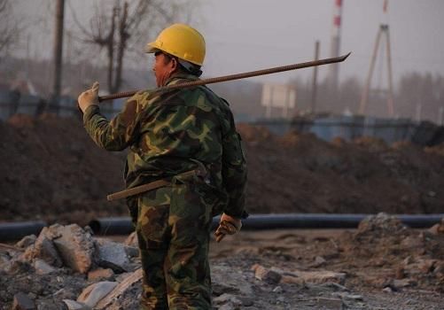 城市用工荒,专家:工地上,一天能赚300元,农民怎