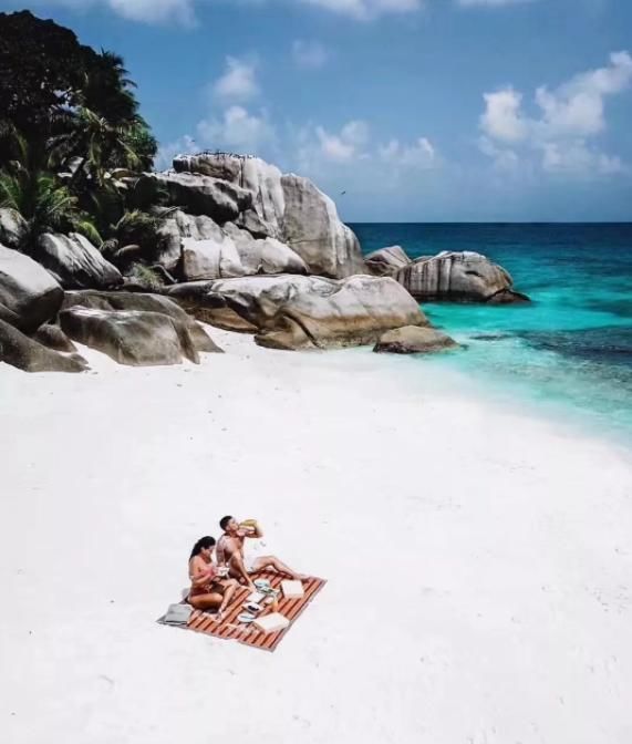 塞舌尔六善|私人直升飞机接送,和迪丽热巴睡同