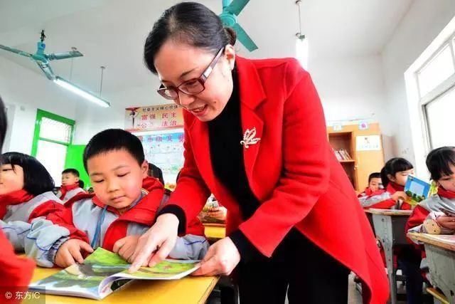 教师丢了天职,学校失去中心,形式主义正在折腾