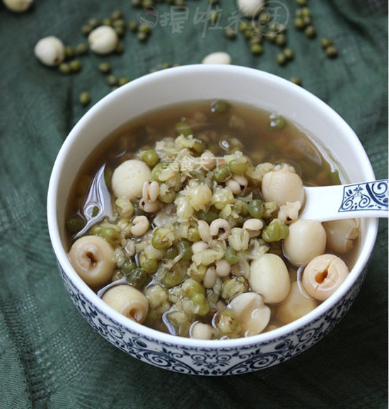绿豆莲子薏米羹