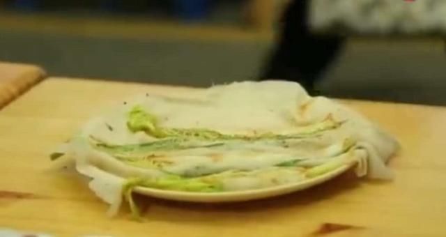 韩国人在中国延边评价美食被老奶奶骂,一脸懵