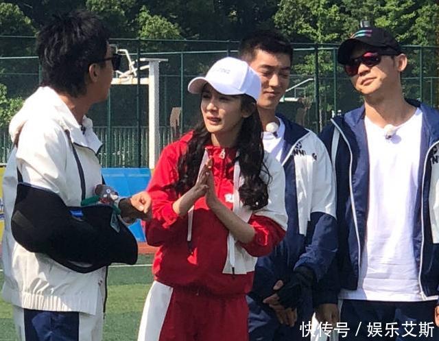 杨幂ab跑男同框,杨幂胸大腿长身材明显比ab好