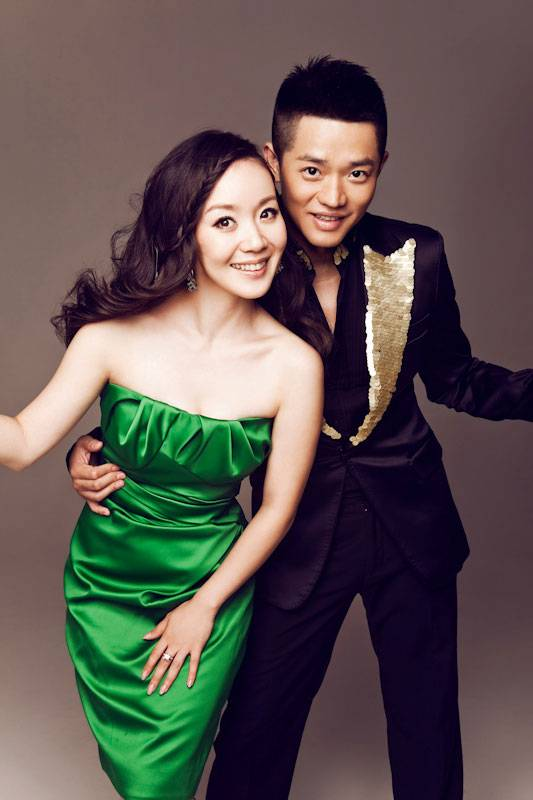 都有了各自幸福的生活,玲花嫁给了不出名的徐明朝而曾毅娶了新疆女子