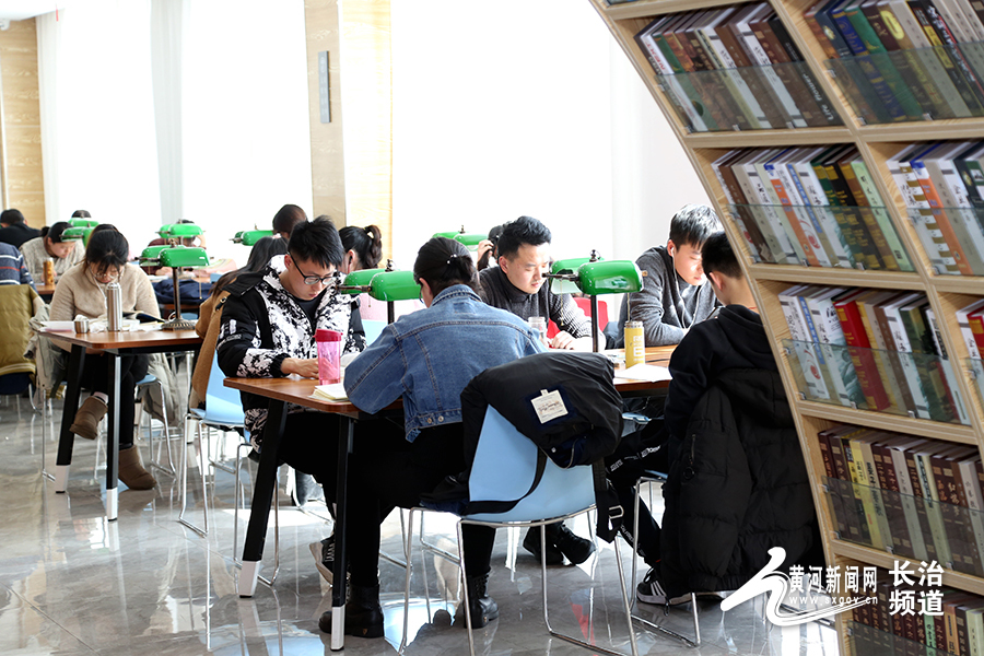 【新春走基层】长治潞州区图书馆:大年初一"取经者"达2000多人