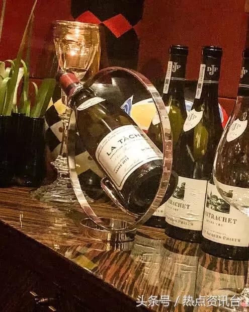 王思聪带着IG队员吃大餐,网友:这一顿饭抵我半