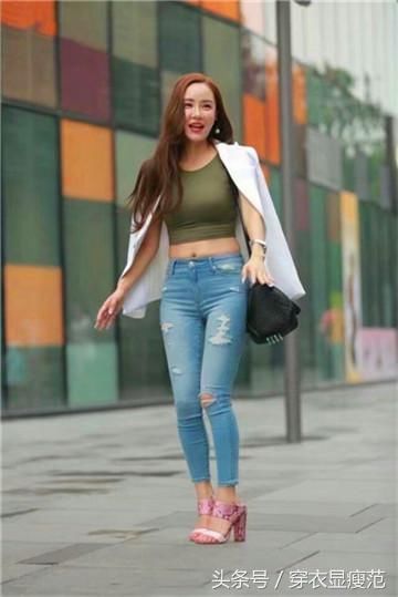 微胖女生穿上牛仔裤使得臀线、腰身更圆润更具
