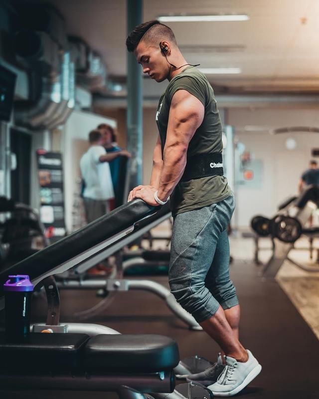 二头弯举小臂疼怎么办?还要继续吗?如果想要