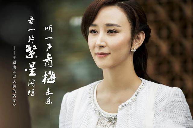 40岁胡静全家近照,拿督老公身家50亿,9岁牛魔