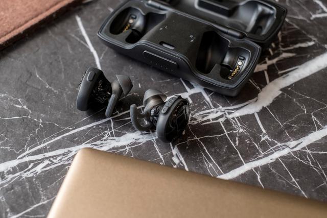 同样代号为Free Bose与JBL的真无线运动耳塞