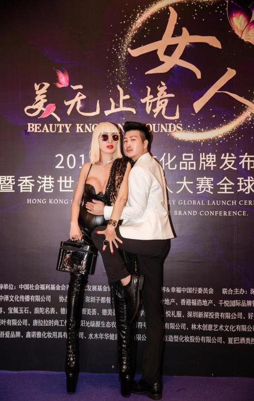 时尚大咖唐拉拉出席深圳活动,唐拉拉时尚风再