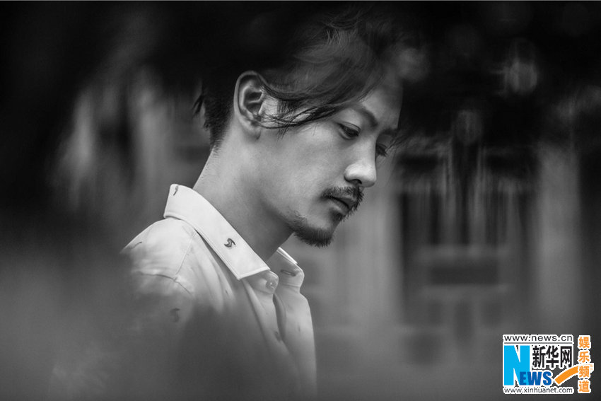 陈晓曝文艺风写真 眼神忧郁电影感十足