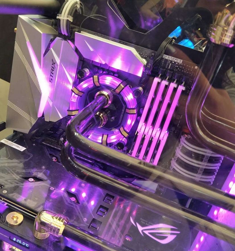 天价吃鸡神器亮相ChinaJoy现场 光这颜值就值