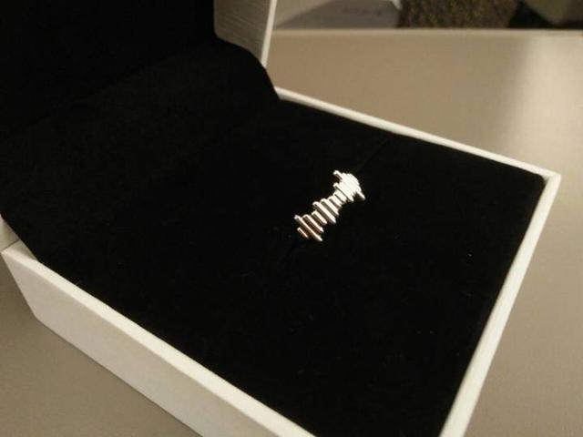 迪丽热巴自拍耳环竟是粉丝礼物,宠粉除了吴磊