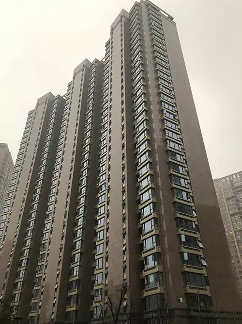 杭州这幢33层江景房 敢一人坐电梯的业主都是勇士