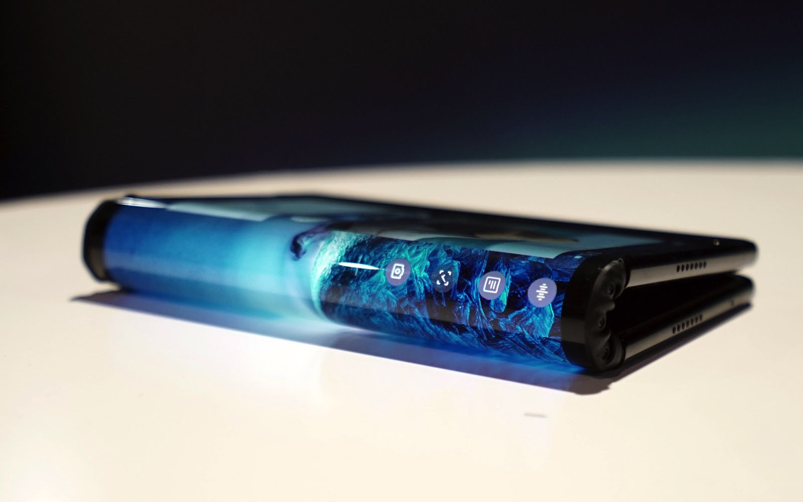 CES2019:柔宇可折叠手机亮相 新奇产品超出想