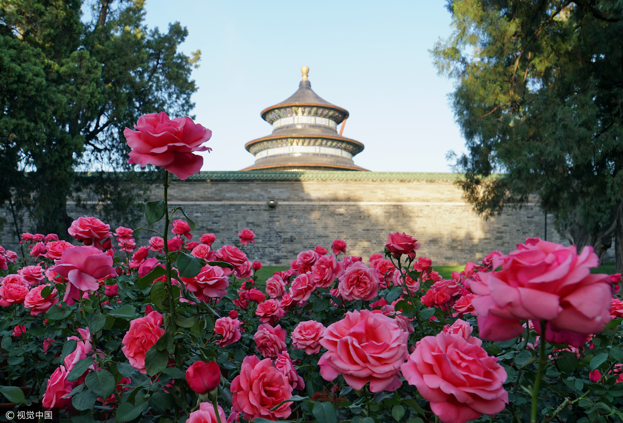 2017年5月14日,“一带一路”国际合作高峰论坛在北京召开。当日风光绮丽,蓝天白云迎接客人的到来。