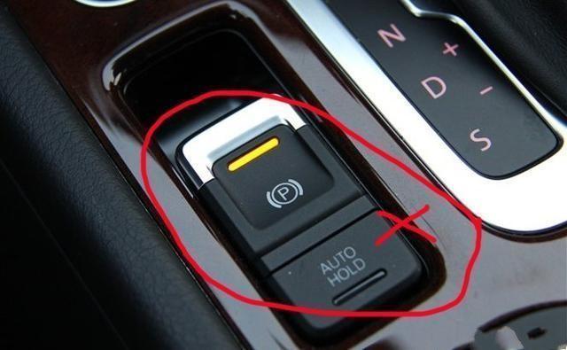 别傻傻乱按键,特别是这三个键,一旦错按就有可能车毁人亡!