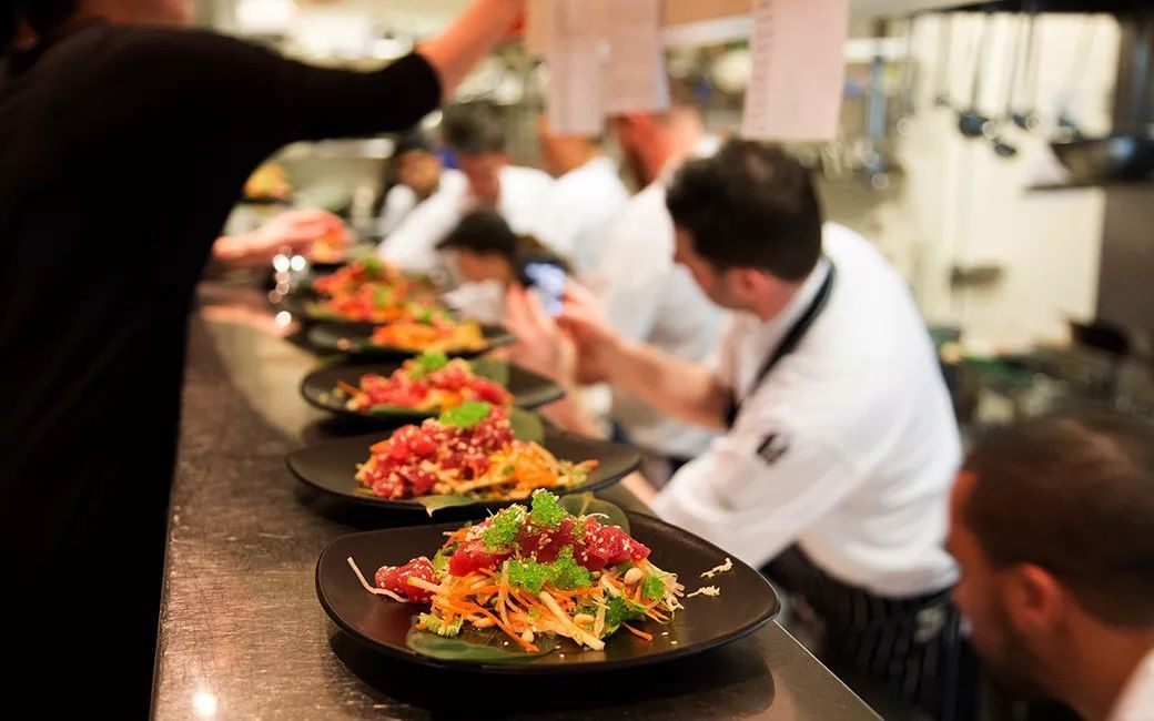 告歧视华人;新西兰旅游业急缺移民;中国游客在