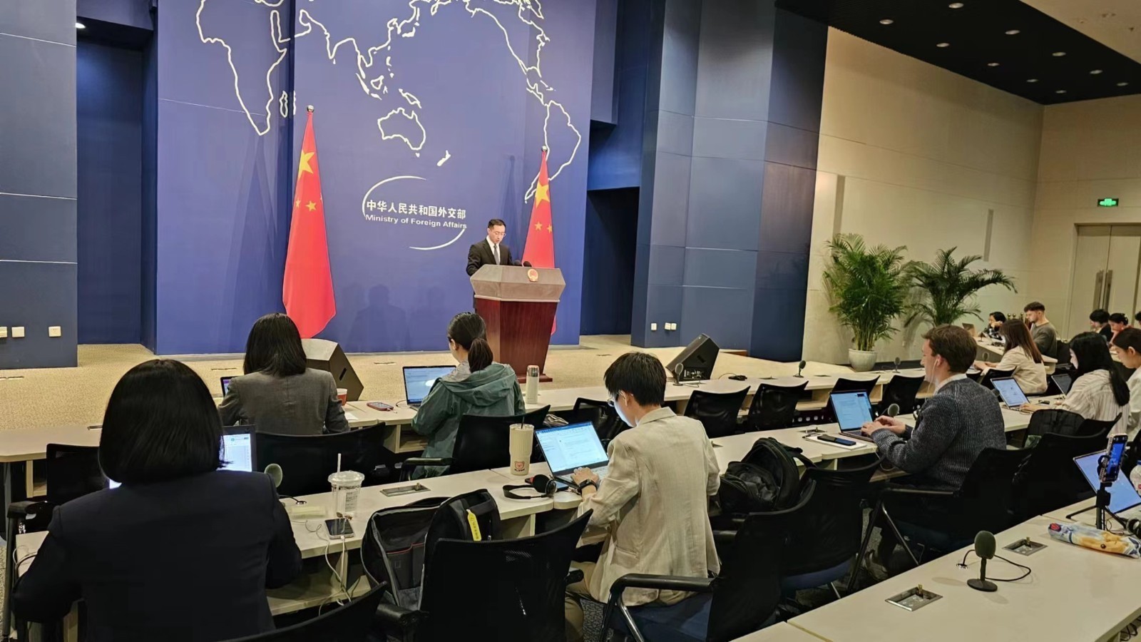 美国返还中国38件流失文物艺术品 外交部回应