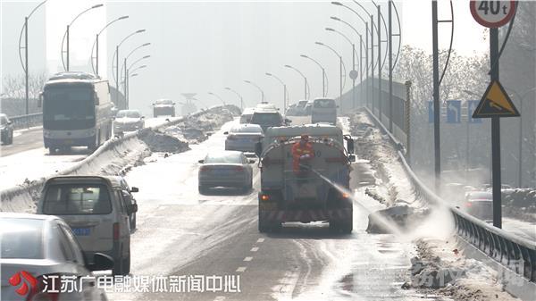 风雪过后,“除冰突击队”坚守岗位温暖金陵! 风雪过后,“除冰突击队”坚守岗位温暖金陵!