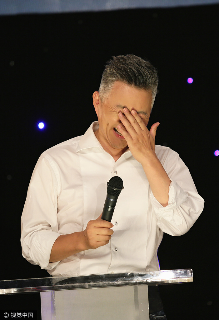 潮!军旅歌唱家王宏伟头顶"奶奶灰"深圳开讲