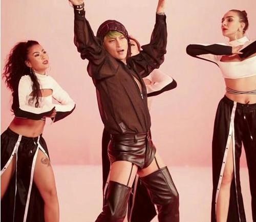 陈志朋经常辣眼睛的装扮原因找到了,网友:能理