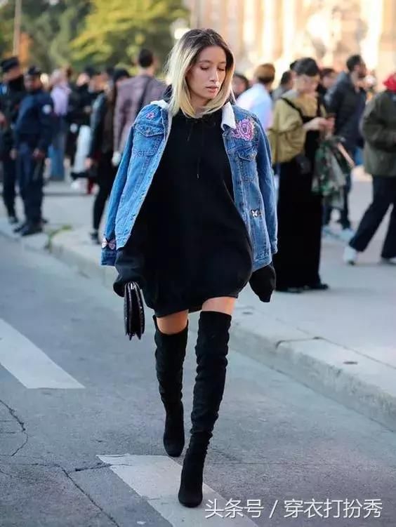 长款卫衣配什么裤子?背带裤+毛衣怎么穿好看