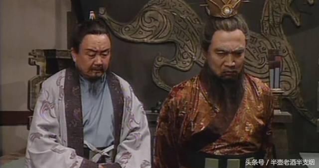 天下英雄唯使君与操耳里面应该加上一个名字