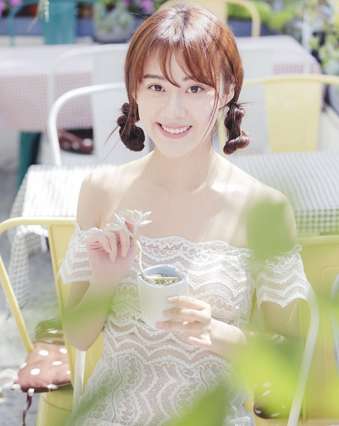 曹曦月夏日写真曝光 双眸灵动青春范儿十足