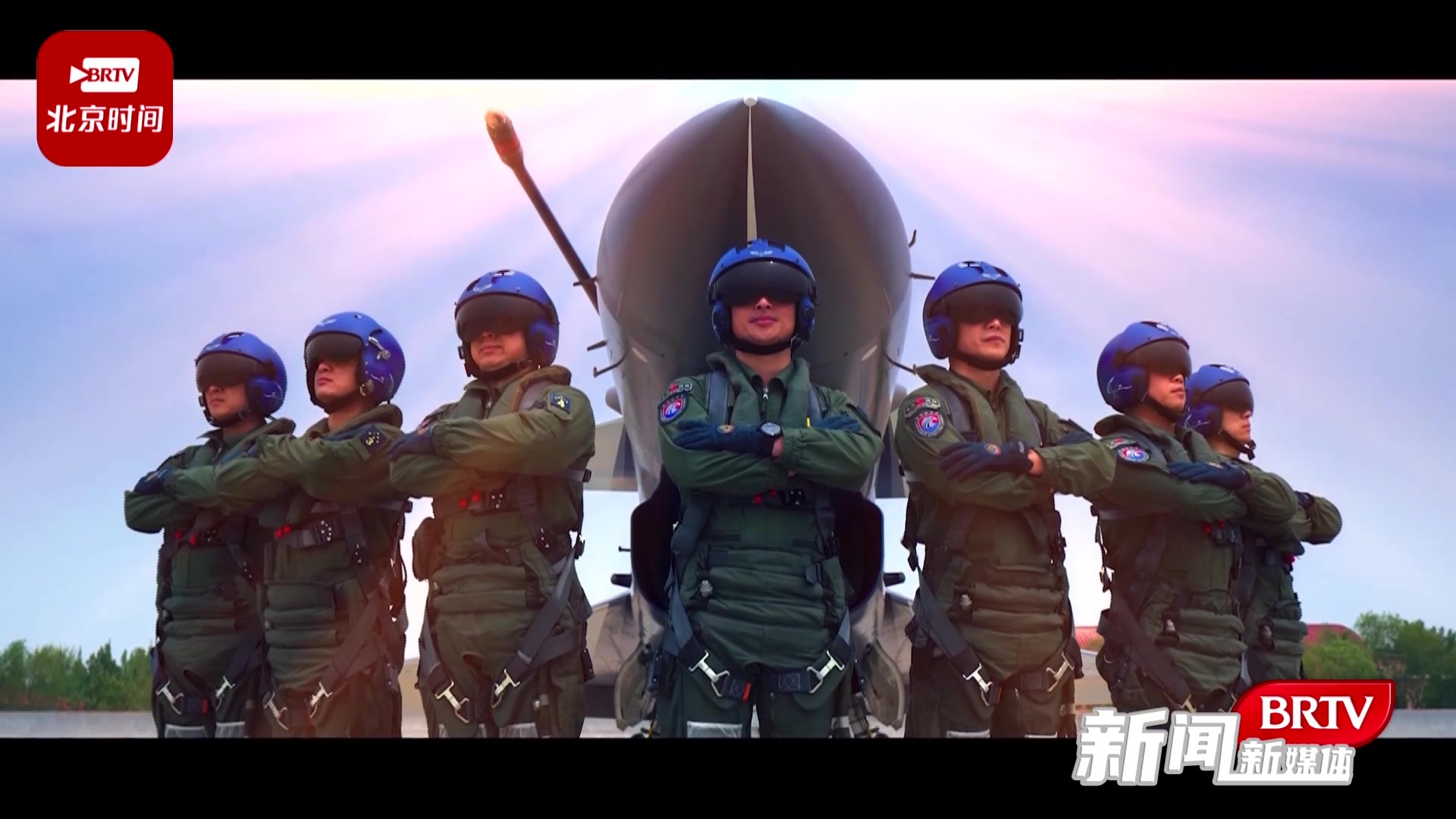 空军八一飞行表演队今天出发参加第二届沙特国际防务展 空军八一飞行表演队今天出发参加第二届沙特国际防务展