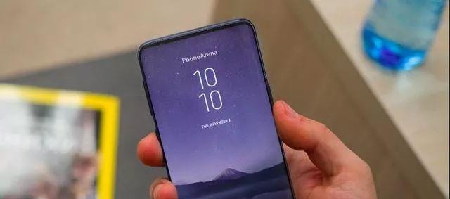 外媒晒出三星S10真机图:5G技术+全面屏+三摄