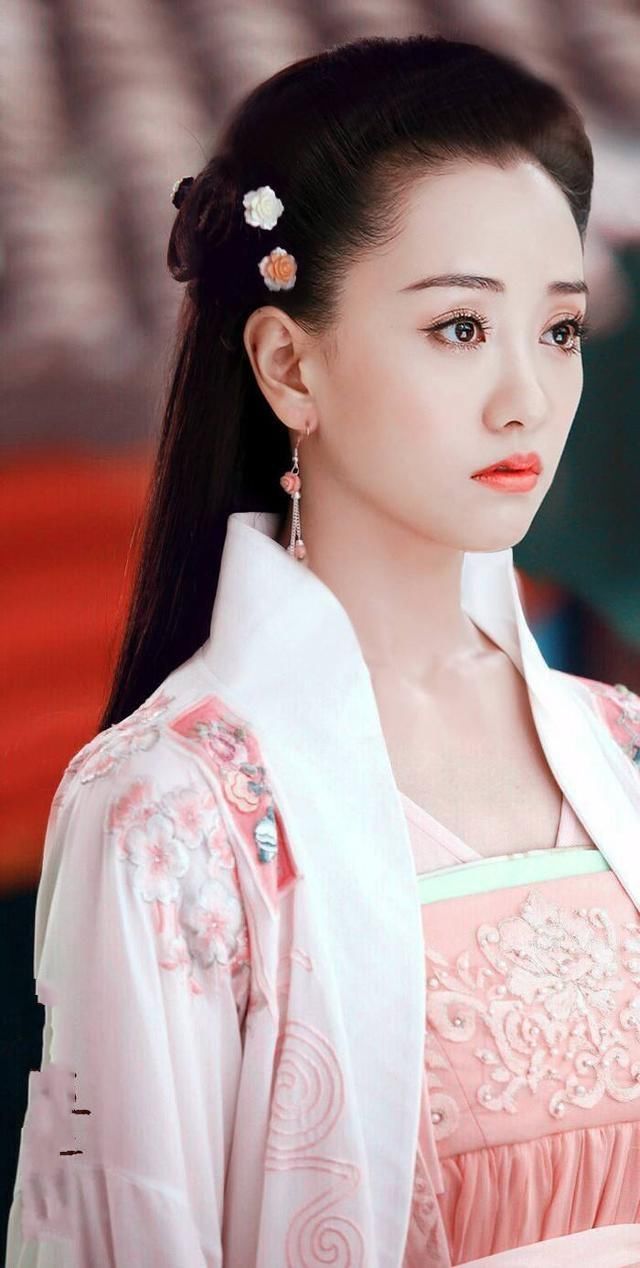 杨蓉不愧是古装第一美女,每个古装打扮都能美