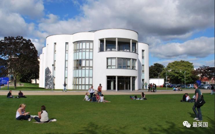 留学应该看专业排名还是学校名气?专业应该选