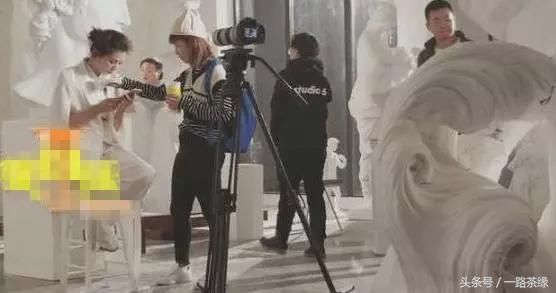 刘涛耍大牌,让助理接呕吐物还跪地穿鞋!网友开