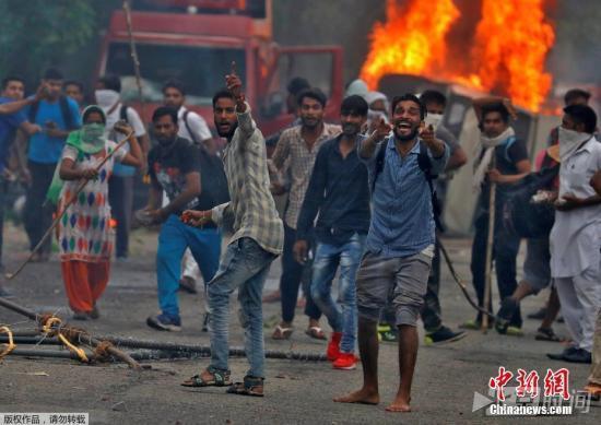 印度多邦骚乱造成至少31人死亡 数百人受伤